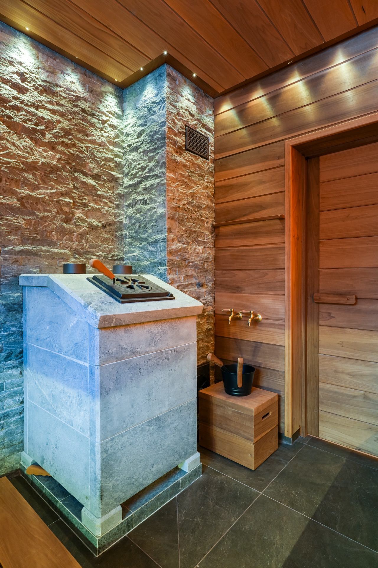 Печь в сауне