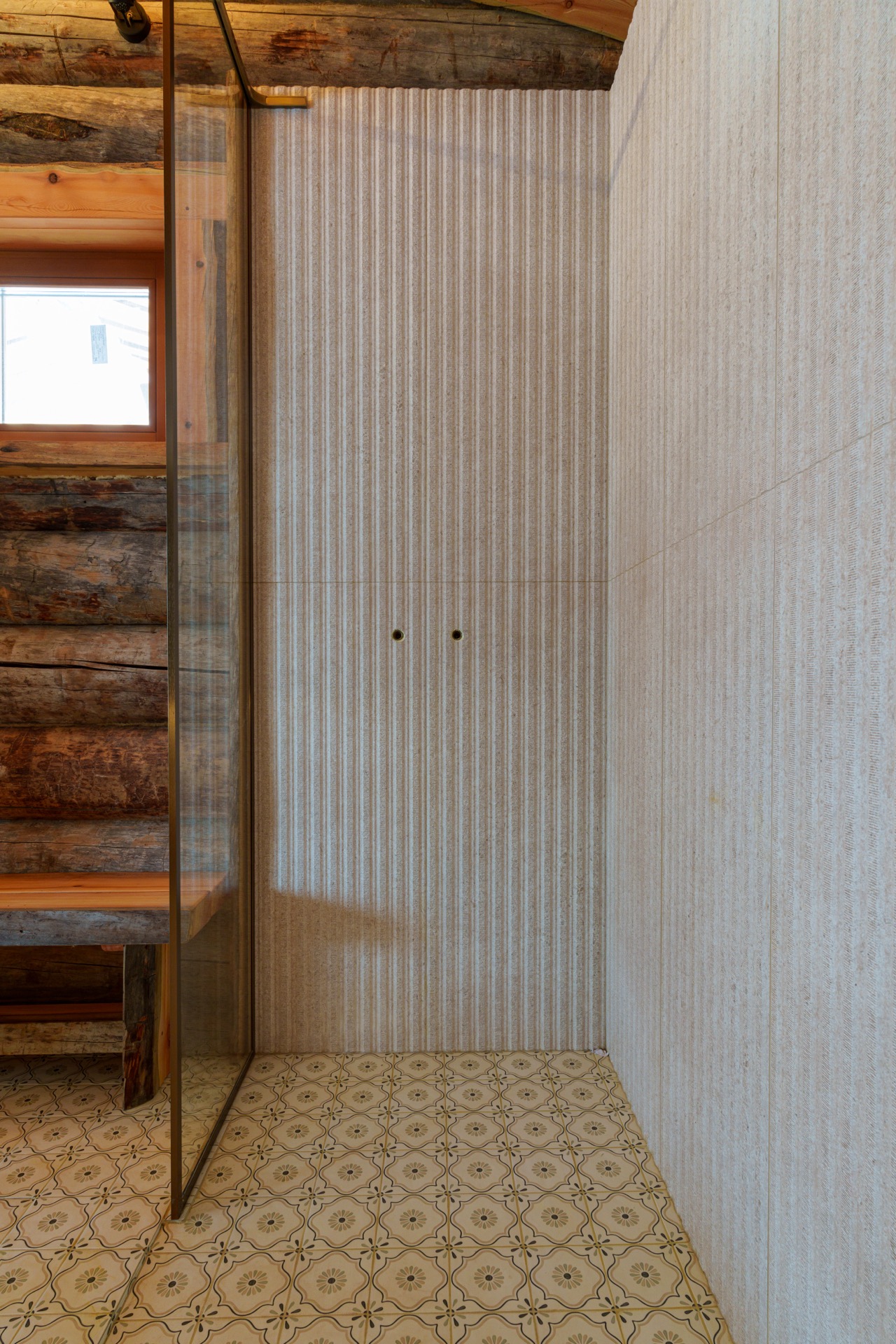 Лавка из доски Кело