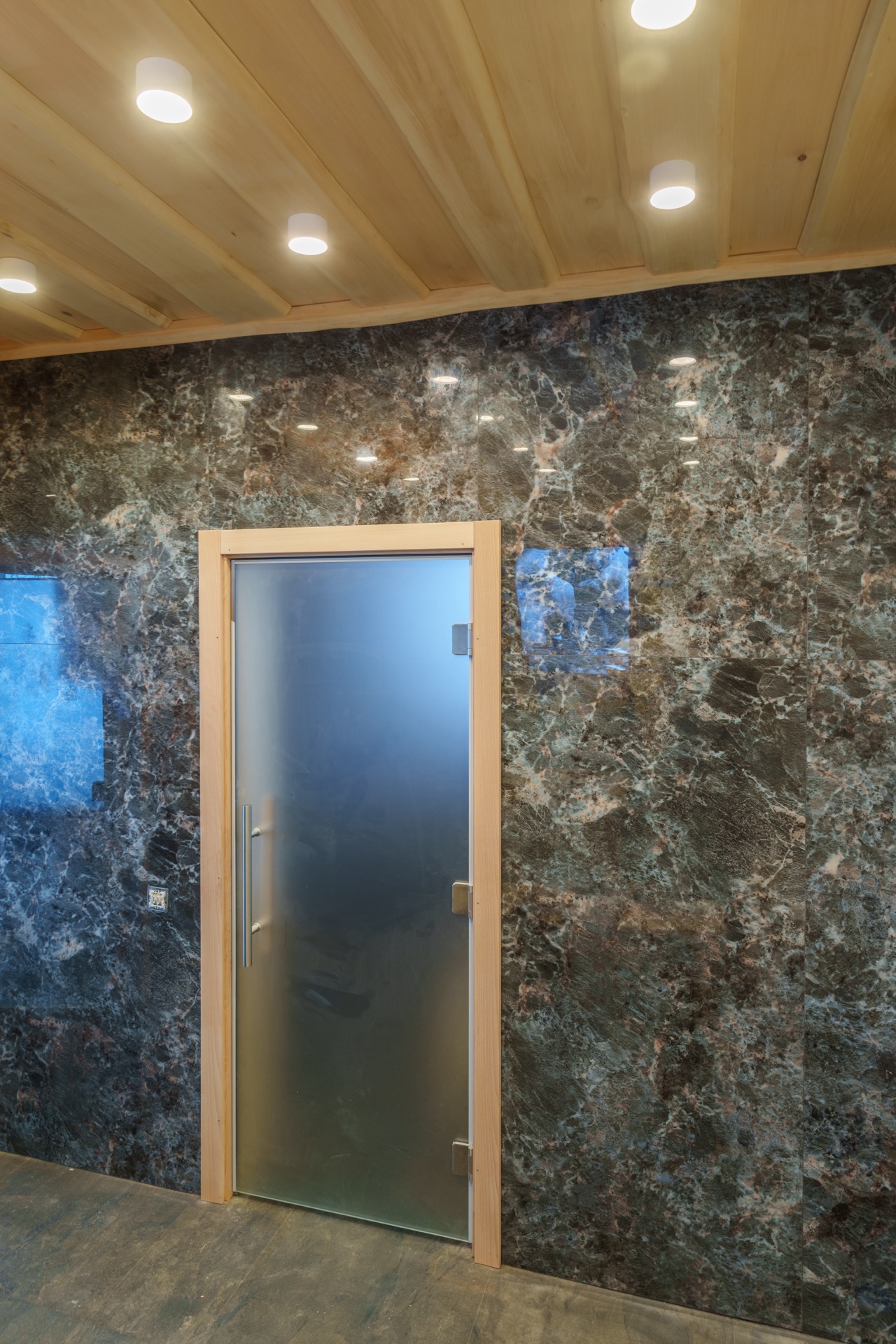 Вход в душевую